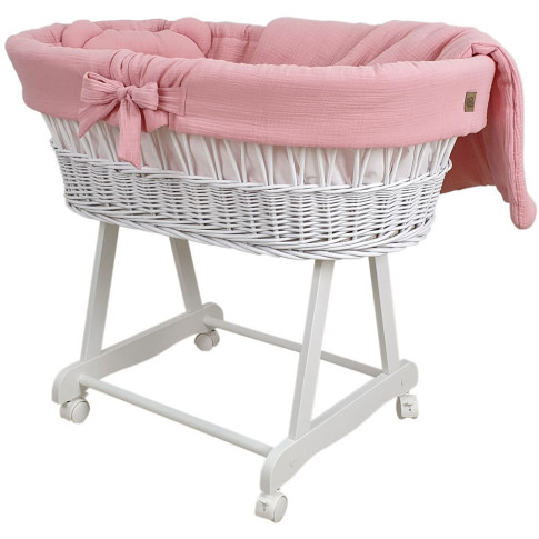 różowe mobilne łóżeczko dla niemowlaka wiklinowy kosz mojzesza na drewnianym stelazu rolkowym loveso 4x