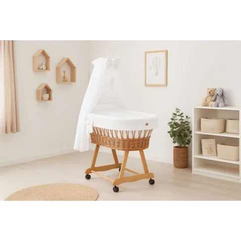 Pokój niemowlaka z wykorzystaniem białego łóżka niemowlęcego Notiso 6X