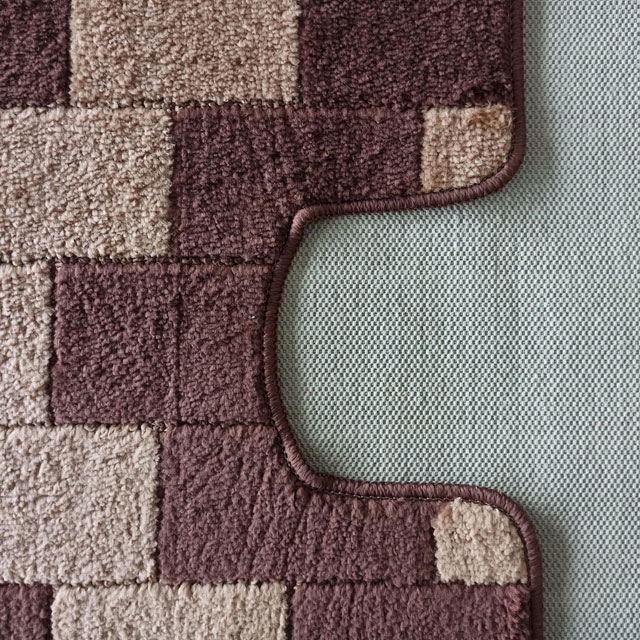 Antypoślizgowe dywaniki łazienkowe w odcieniach brązu Kaso
