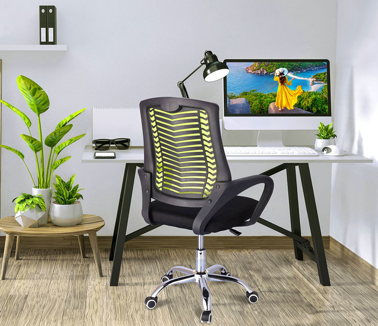 Wnętrze nowoczesne z wykorzystaniem zielonego krzesła obrotowego Roso