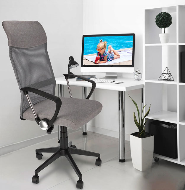 Biuro z zastosowaniem szarego fotela obrotowego Egon