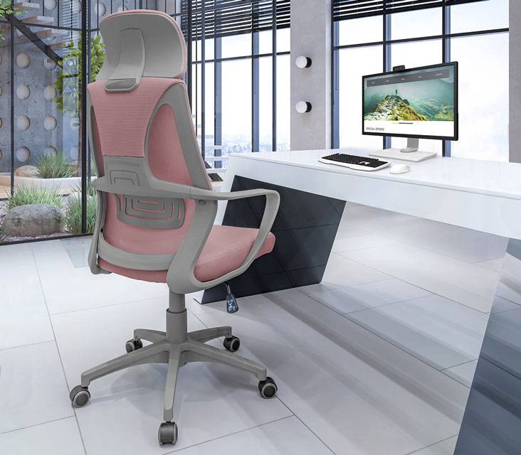 Wykorzystanie różowego krzesła obrotowego Uris w nowoczesnym biurze