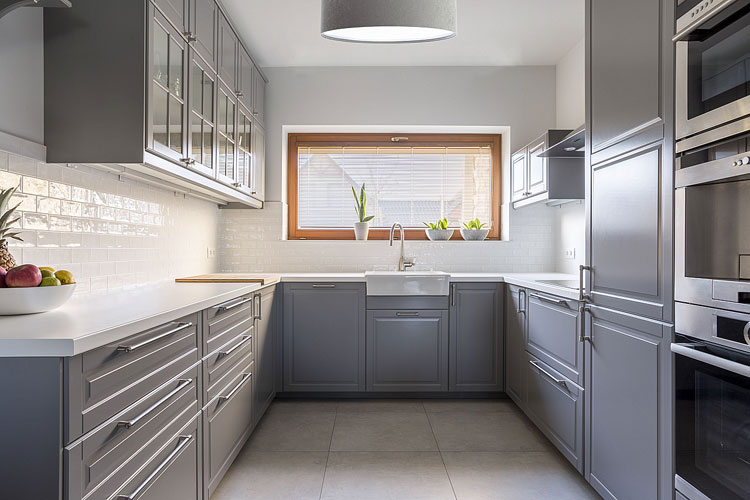 Szary welurowy plafon z okrągłym abażurem A361-Itex