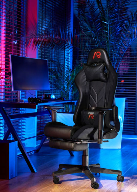 Pokój gracza z wykorzystaniem czarnego krzesła gamingowego z podnóżkiem Husar