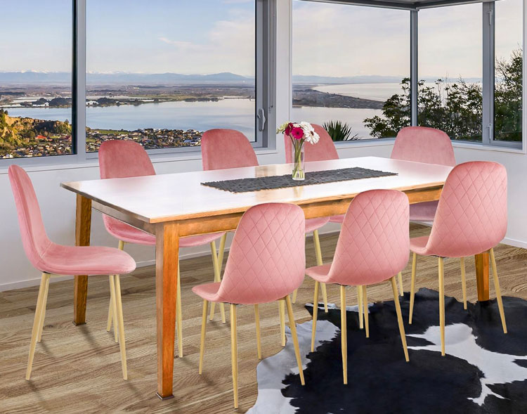 Jadalnia z wykorzystaniem różowego krzesła pikowanego Lirma