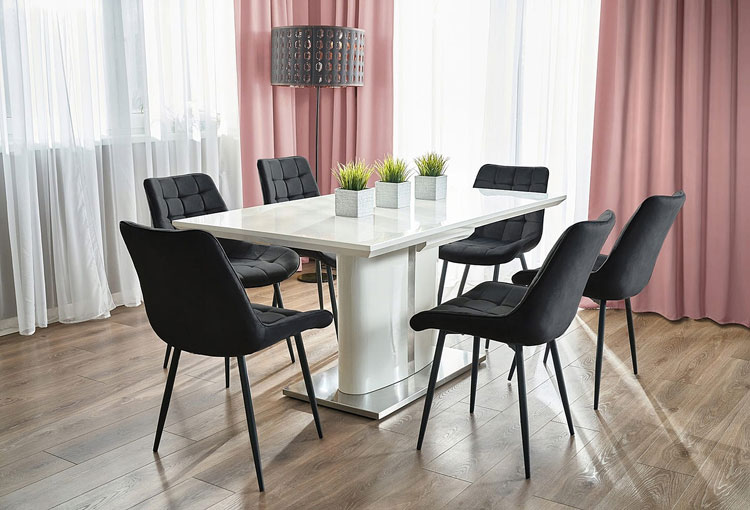 Tapicerowane czarne krzesło do salonu Plando