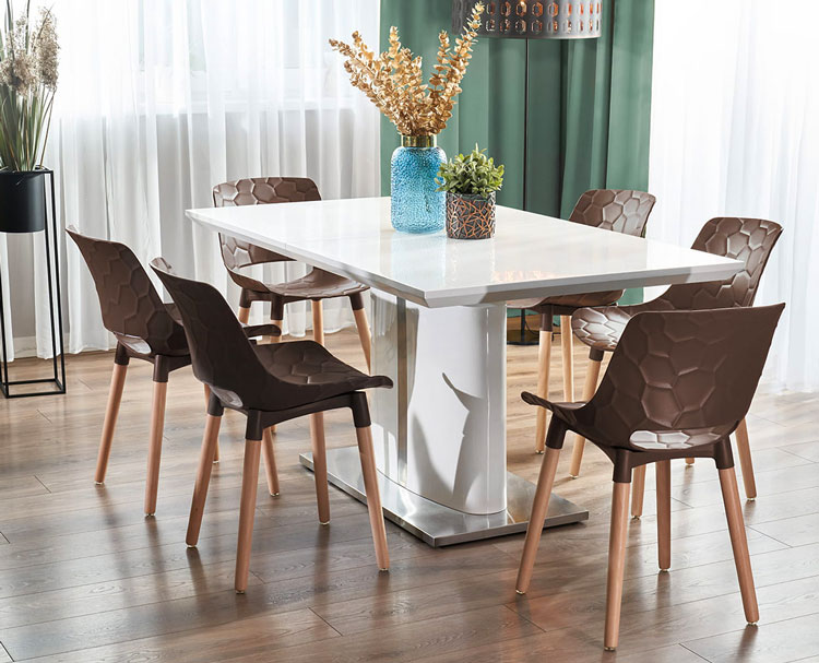 Nowoczesna jadania z brązowym krzesłem Rivea