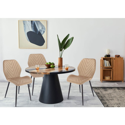 elegancki salon z wykorzystaniem beżowego krzesła tapicerowanego Upio