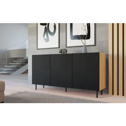 czarna komoda trzydrzwiowa z ozdobnymi ryflowanymi frontami Xeni 5X