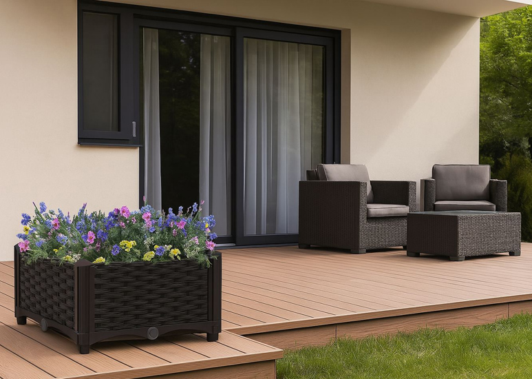 Czarna rattanowa donica Athena