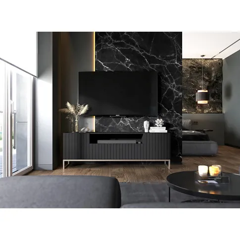 Aranżacja z czarną szafką rtv Irving 7X