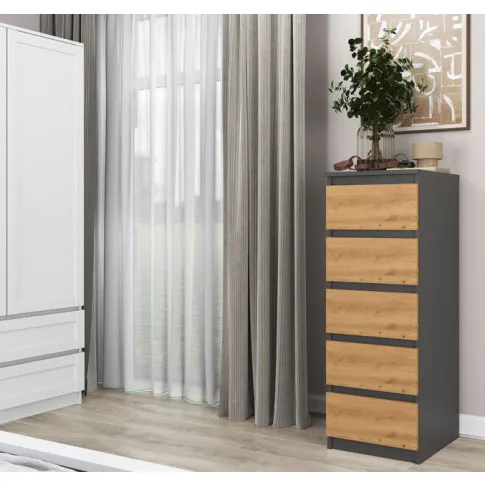 nowoczesna wąska komoda z 5 szufladami Luvia w stylowej sypialni