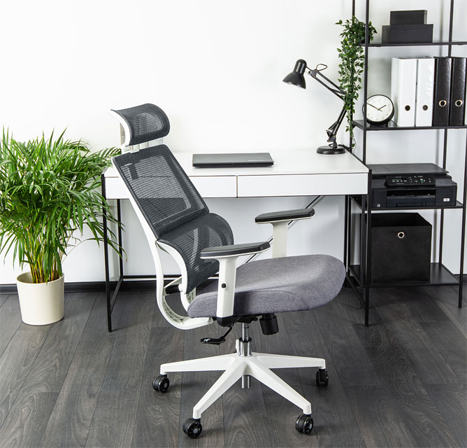 Szary fotel obrotowy z regulacją zagłówka Navire