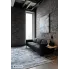 Loftowy salon z niebieskim dywanem Midler 7X