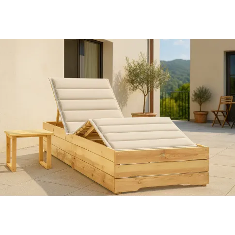 Ogrodowy leżak z kremową poduszką w zestawie ze stolikiem   Ogebis