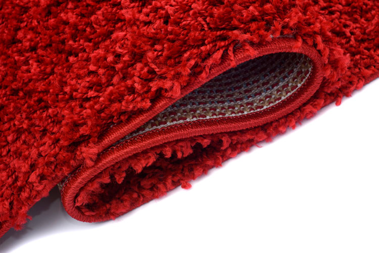 Czerwony prostokątny dywn włochacz Azos
