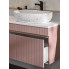 Ryflowane fronty różowych szafek łazienkowych Dione