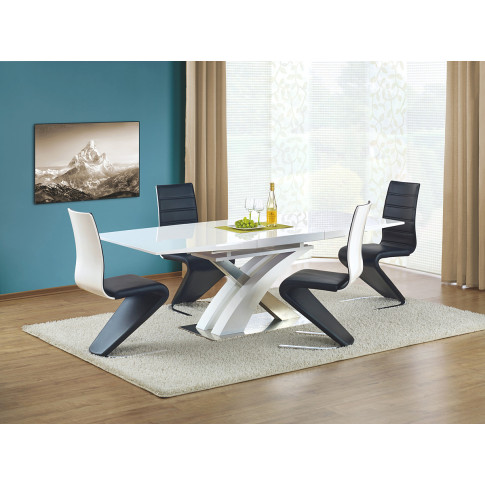 Biały rozkładany stół z krzesłami Zandero