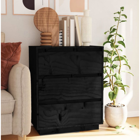 Sosnowa czarna minimalistyczna komoda z 3 szufladami Ivis w nowoczesnym wnętrzu
