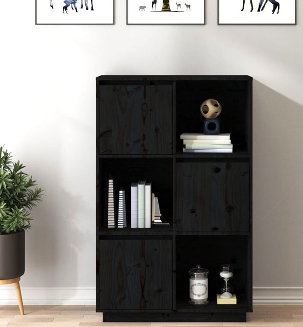 Wnętrze z wykorzystaniem czarnego regału z litego drewna Sorik 4X