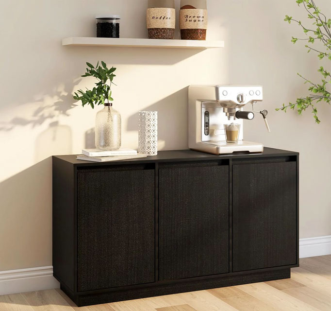 Salon z zastosowaniem komody drewnianej czarnej Englo 4X