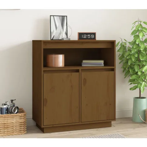 wnetrze z wykorzystaniem drewnianej szafki dwudrzwiowej z polka jovi 3x miodowy braz