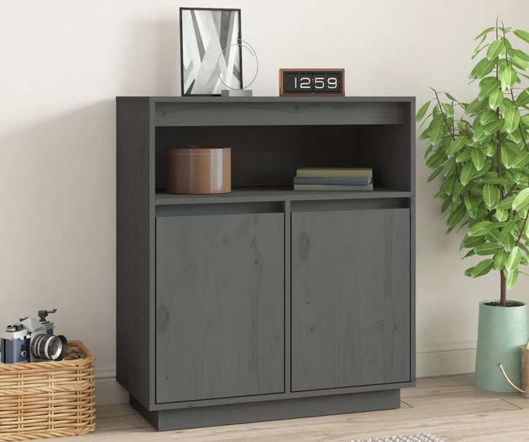 Salon z zastosowaniem szarej drewnianej szafki sosnowej Piwi 3X