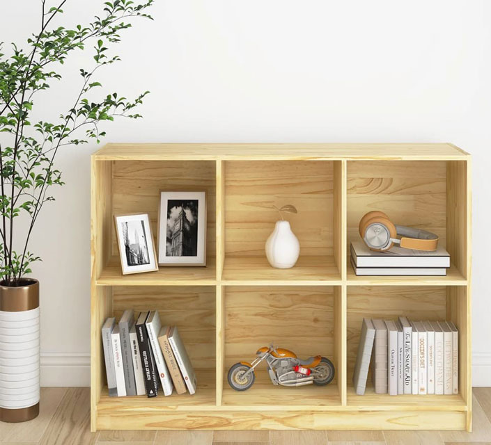 Wnętrze z wykorzystaniem naturalnego regału sosnowego Jevi 6X