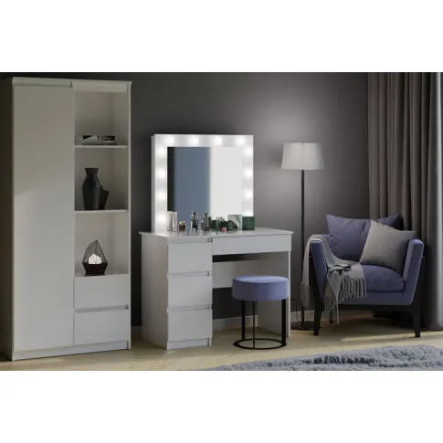 Wnętrze z wykorzystaniem toaletki Lotaro 4X