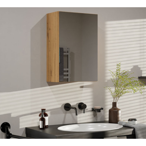 Łazienka z wykorzystaniem szafki łazienkowej z lustrem dąb artisan Polagros 3X