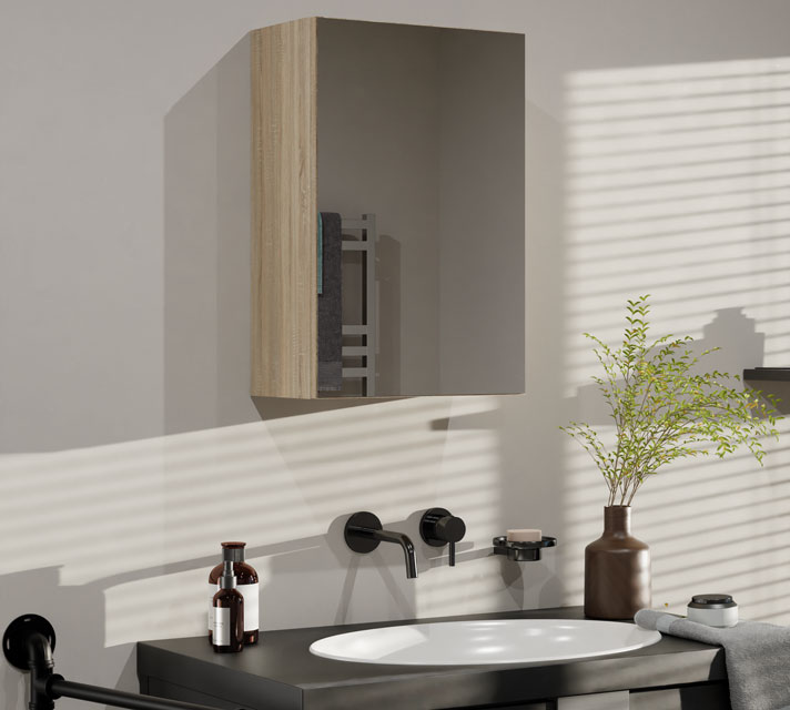 Łazienka z zastosowaniem szafki z lustrem nad umywalkę dąb sonoma Polagros 3X