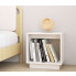 Skandynawska sypialnia z wykorzystaniem minimalistycznej drewnianej szafki Fono