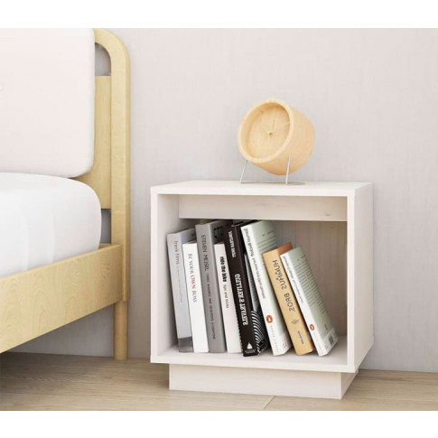 Skandynawska sypialnia z wykorzystaniem minimalistycznej drewnianej szafki Fono