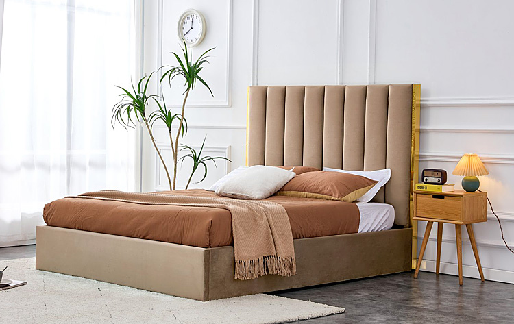 Beżowe pikowane łóżko Benexo