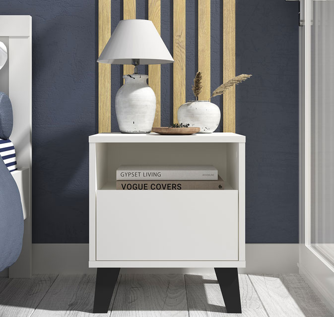 Skandynawska sypialnia z wykorzystaniem stolika nocnego Hallor 3X