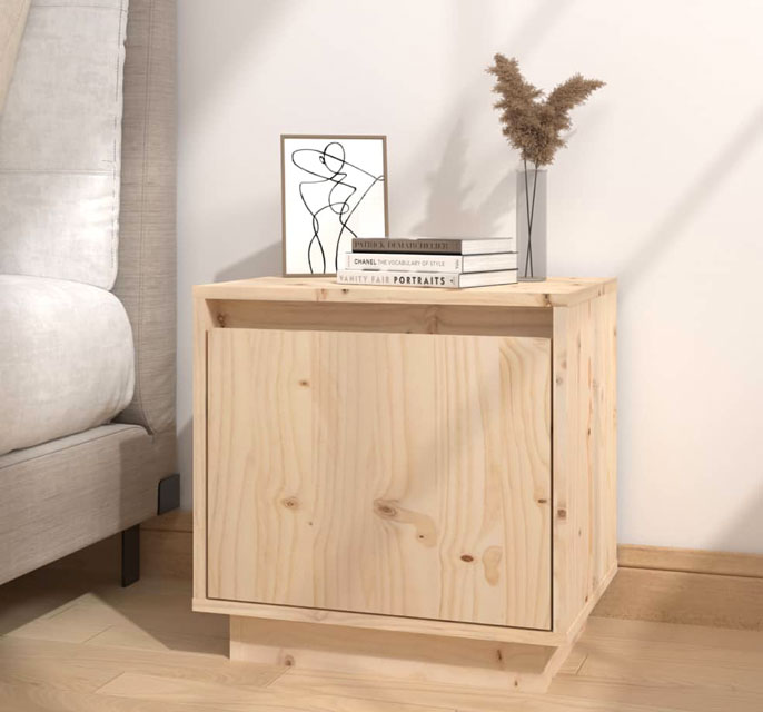 Drewniana naturalna szafka nocna Nivela w przykładowym wnetrzu
