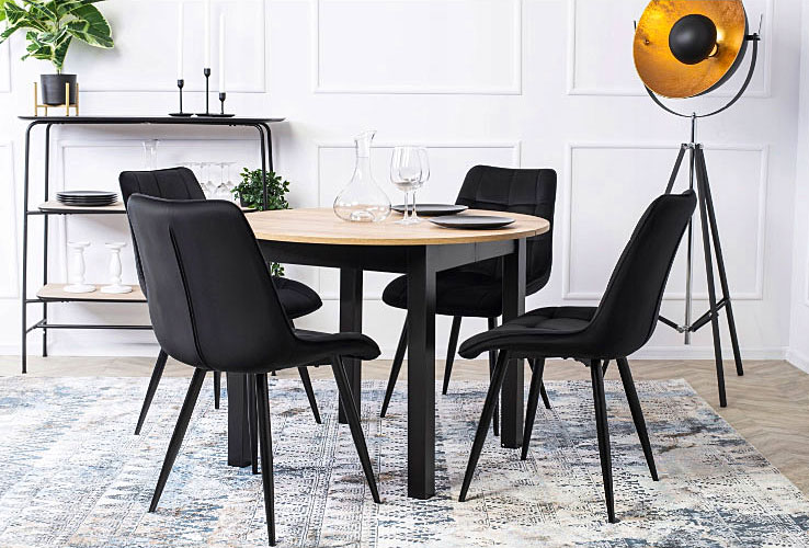 Rozkładany okrągły stół z czarnymi krzesłami Egri