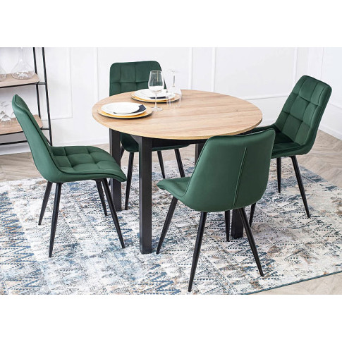 Stół z zielonymi krzesłami Egri