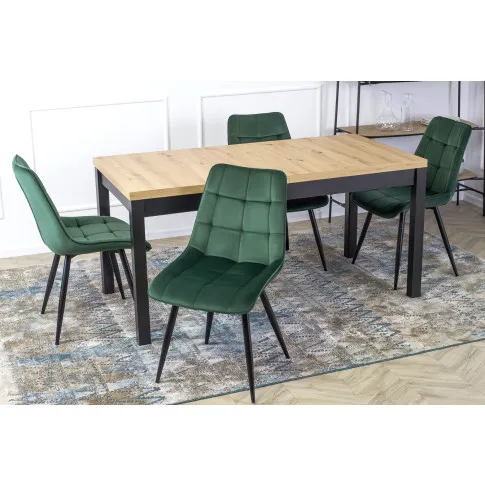 Prostokątny stół z czterema zielonymi krzesłami Xamo