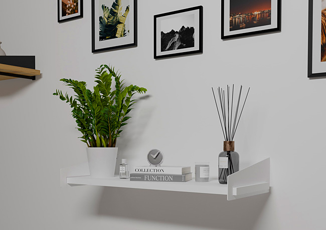 Wizualizacja białej wiszącej półki Mizu 3X