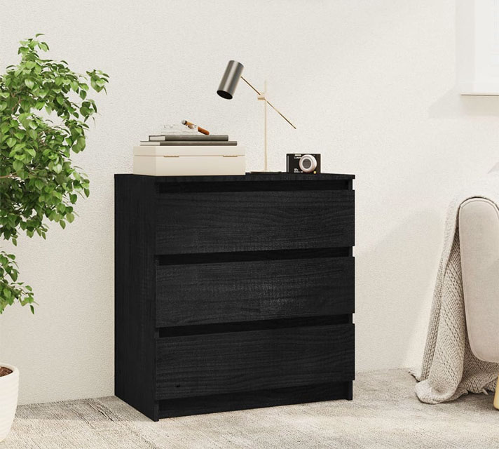 Przestrzeń nowoczesna z czarną komodą drewnianą Prelude