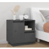 Szara skandynawska szafka nocna Voxo w przykładowej sypialni