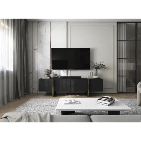 Aranżacja ze stojącą czarną szafką rtv Monet