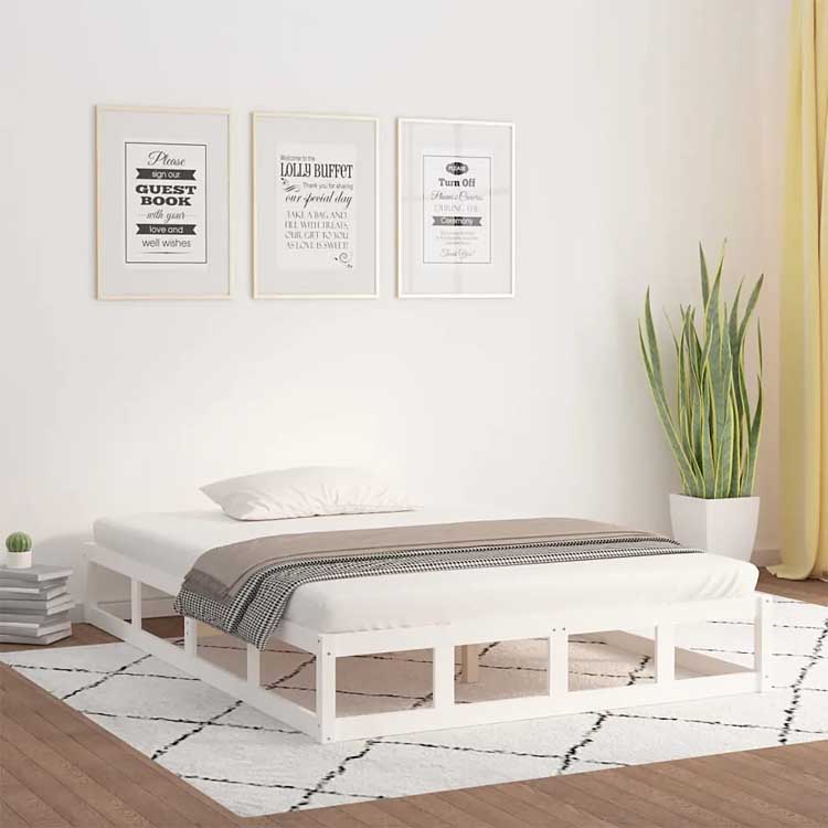 aranżacja z białym drewnianym łóżkiem Kaori 5X