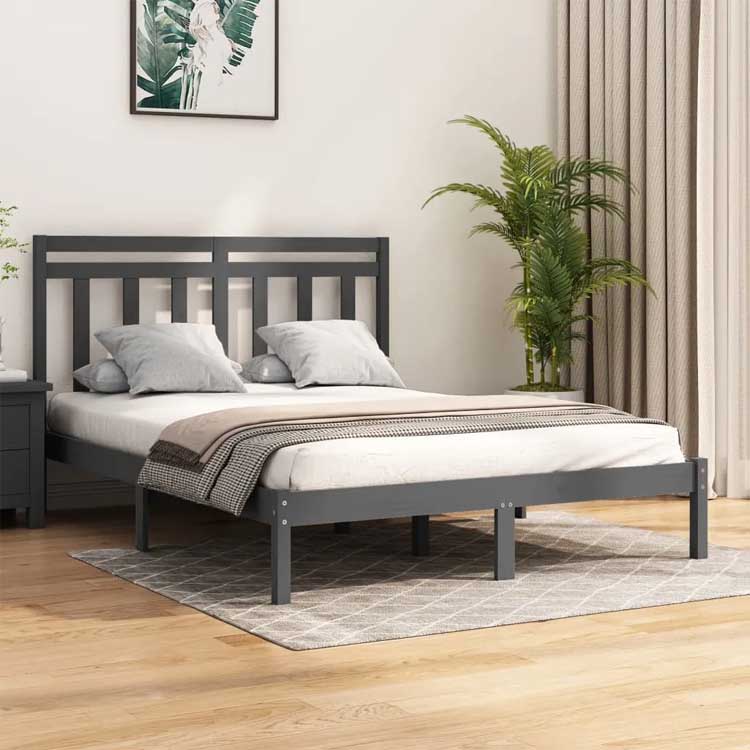 aranżacja z szarym drewnianym łóżkiem Selmo 4X