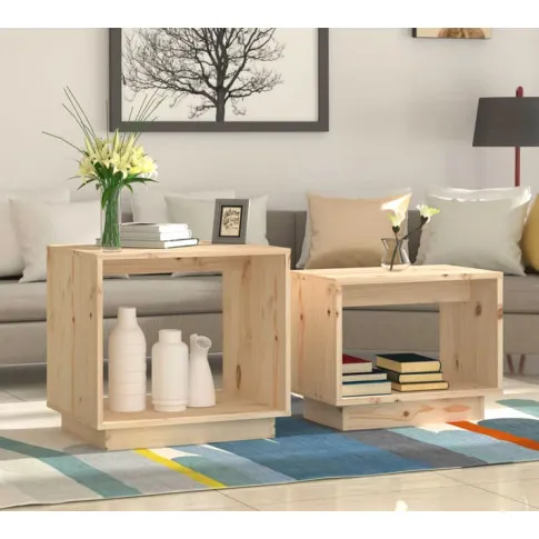 Komplet 2 sosnowych stolików Acos w nowoczesnym salonie