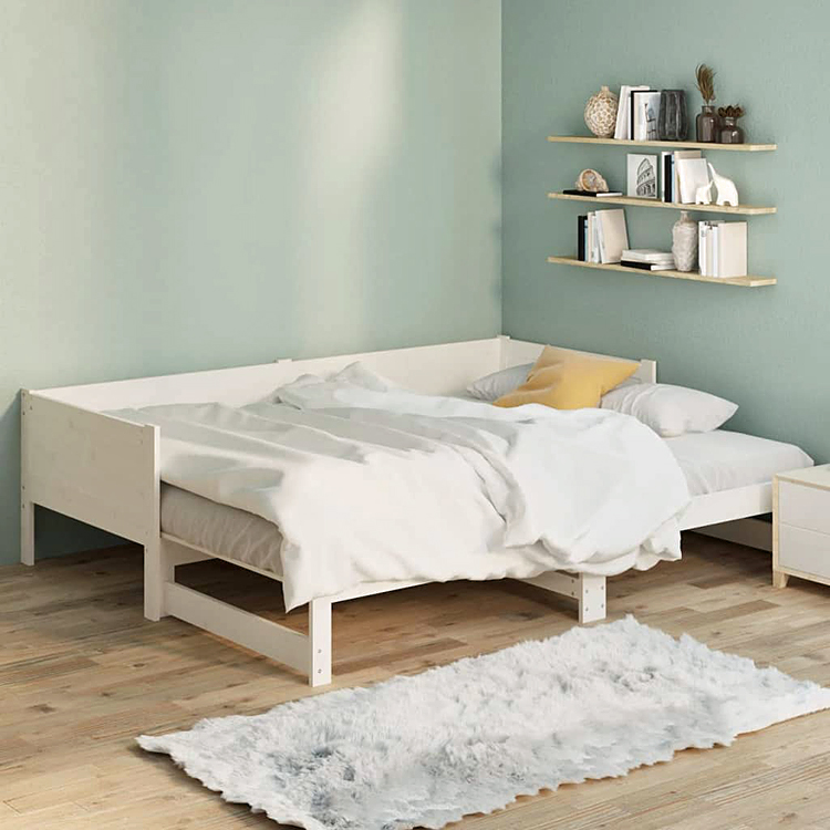aranżacja z białym drewnianym łóżkiem sofą Randy 3X