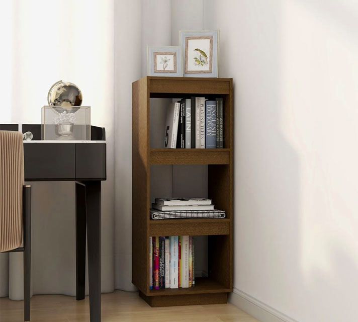 Drewniany brązowy regał Lika 3X w nowoczesnym wnętrzu