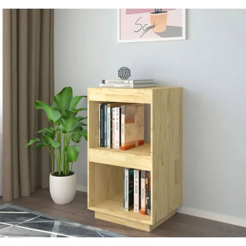 Wnętrze z wykorzystaniem sosnowego regału Wajos 6X