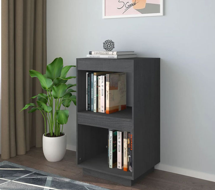 Salon z wykorzystaniem szarego sosnowego regału Lika 6X